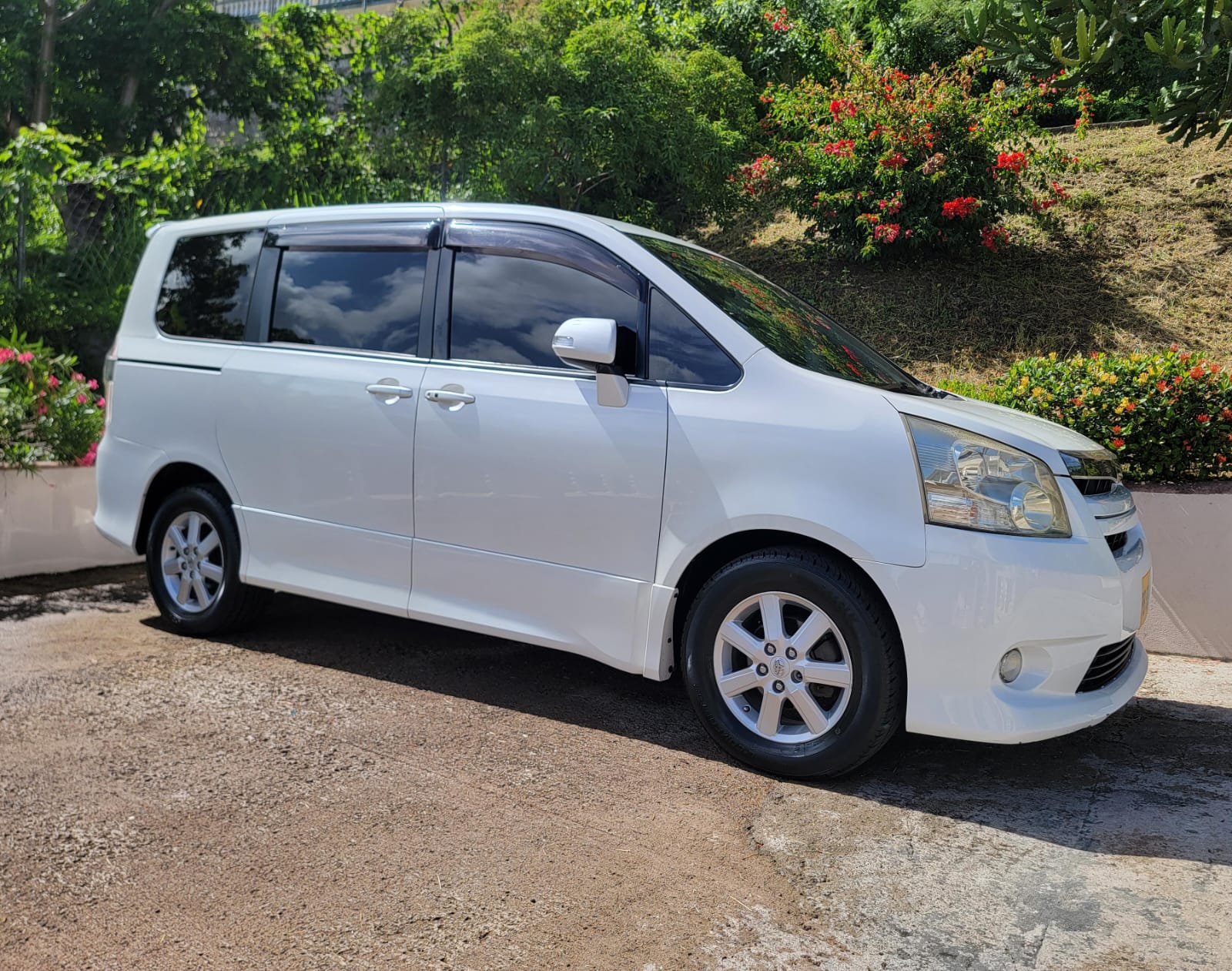 2009 Toyota Noah